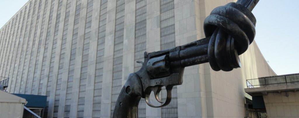 The-Knotted-Gun-by-Carl-Fredrik-Reuterswärd_0