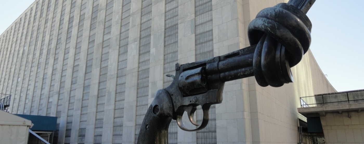 The-Knotted-Gun-by-Carl-Fredrik-Reuterswärd_0